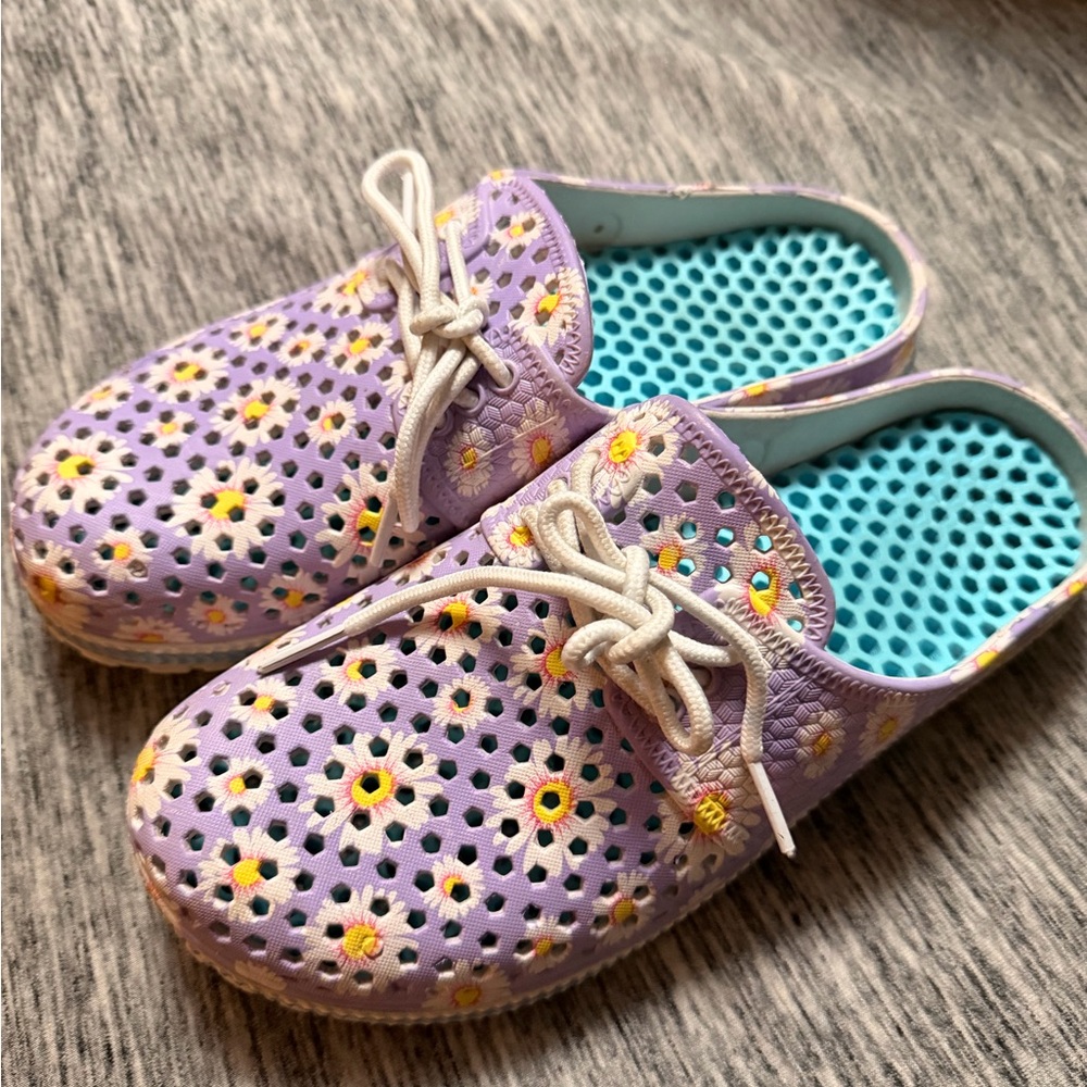 Floral Perforated Slip-On beach ware